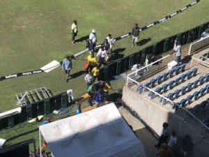 SIR VIV BEING HELPED INTO THE PAVILLION AT SABINA