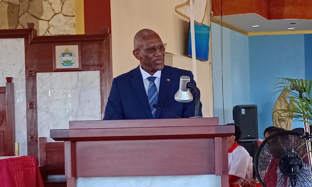 Governor General Praises Local Doctors
